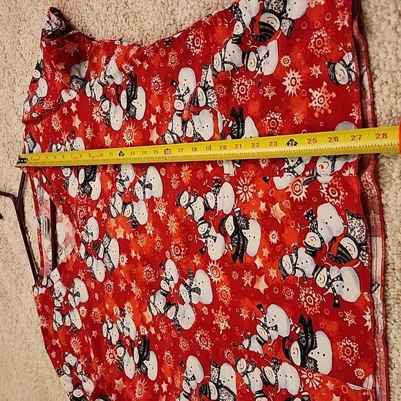 4 for $20 scrubs. Snowman holiday v neck top. Size xL - Picture 6 of 6